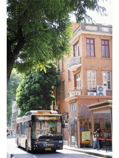  前言：广州商务模特全方位展示专业魅力，助力商务活动成功 